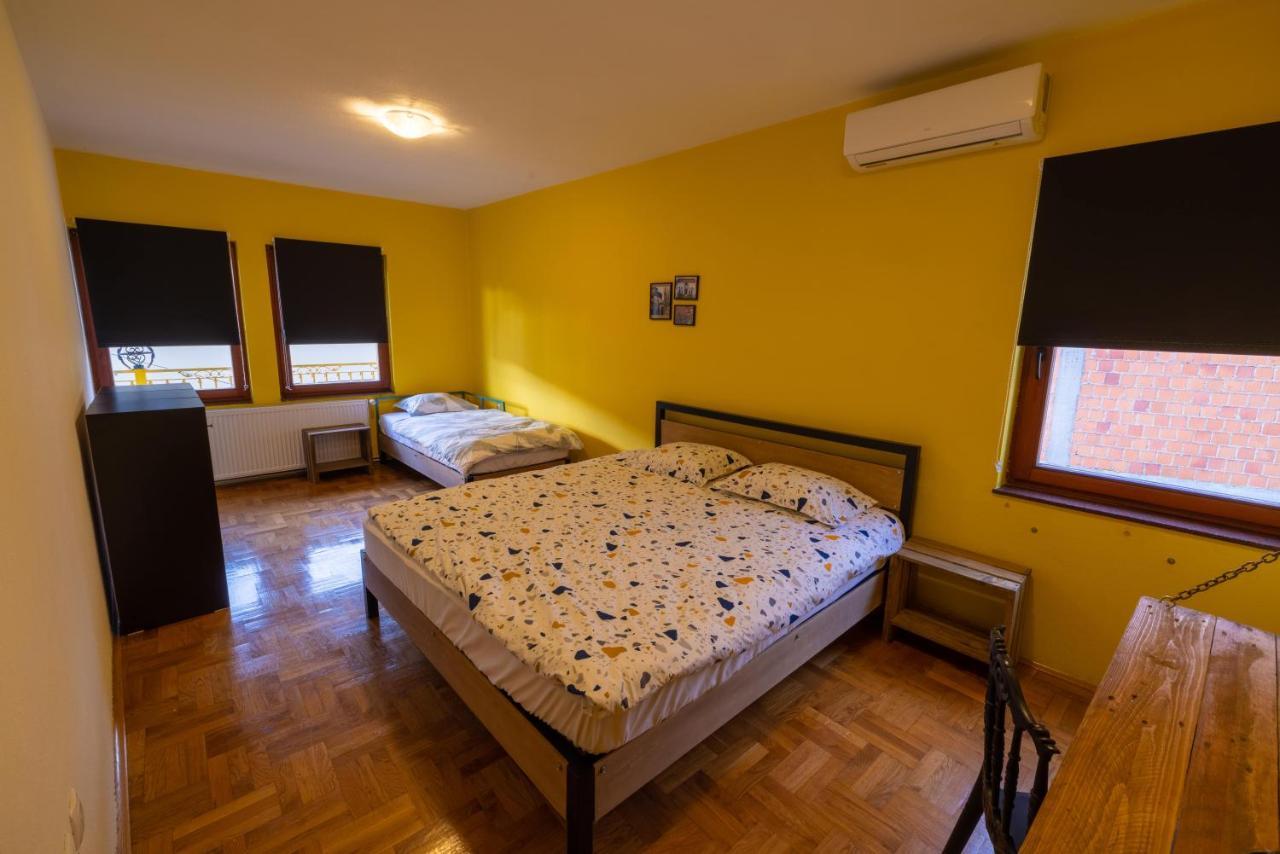 Hostel Prishtina Backpackers プリシュティナ エクステリア 写真