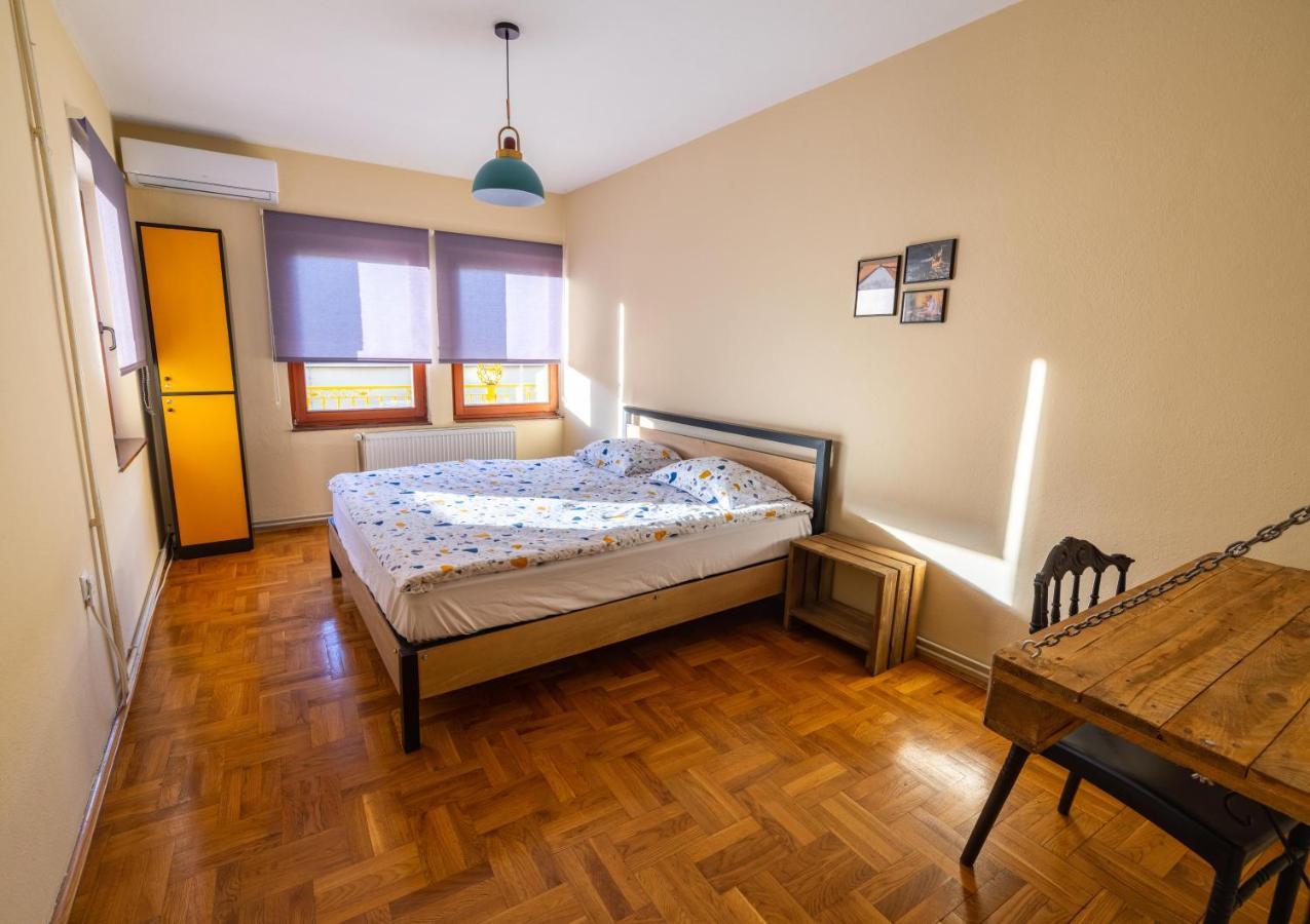 Hostel Prishtina Backpackers プリシュティナ エクステリア 写真