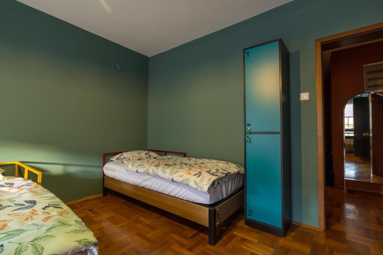 Hostel Prishtina Backpackers プリシュティナ エクステリア 写真