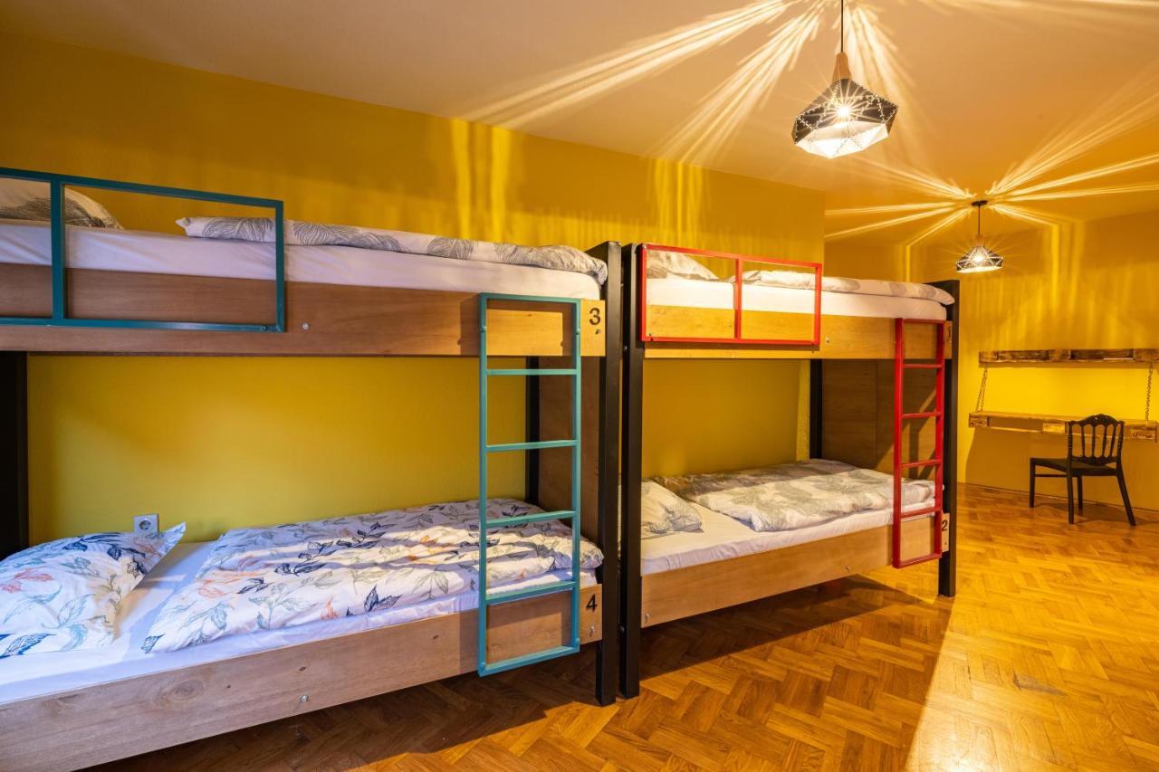 Hostel Prishtina Backpackers プリシュティナ エクステリア 写真