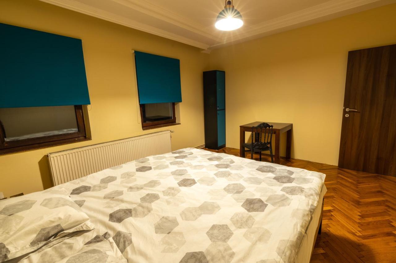 Hostel Prishtina Backpackers プリシュティナ エクステリア 写真