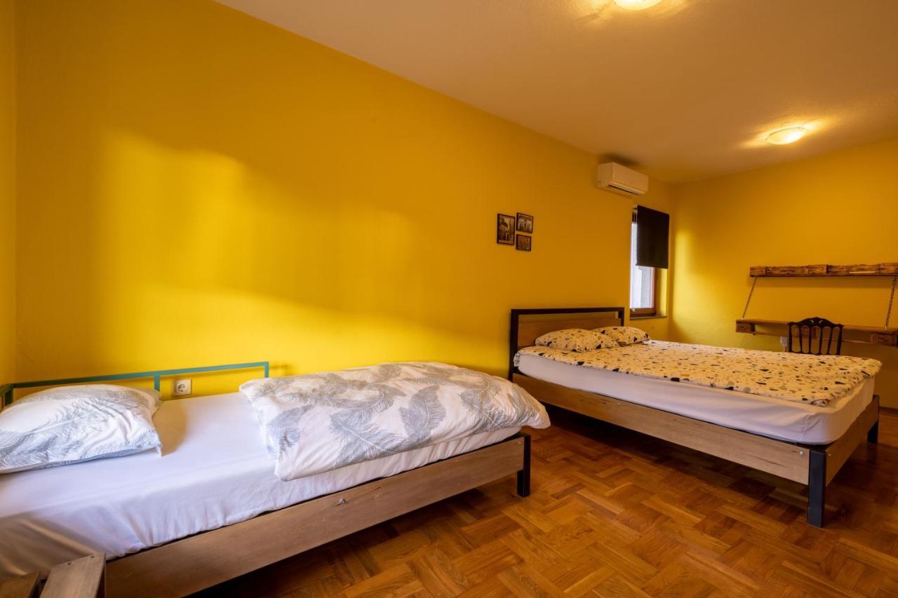 Hostel Prishtina Backpackers プリシュティナ エクステリア 写真