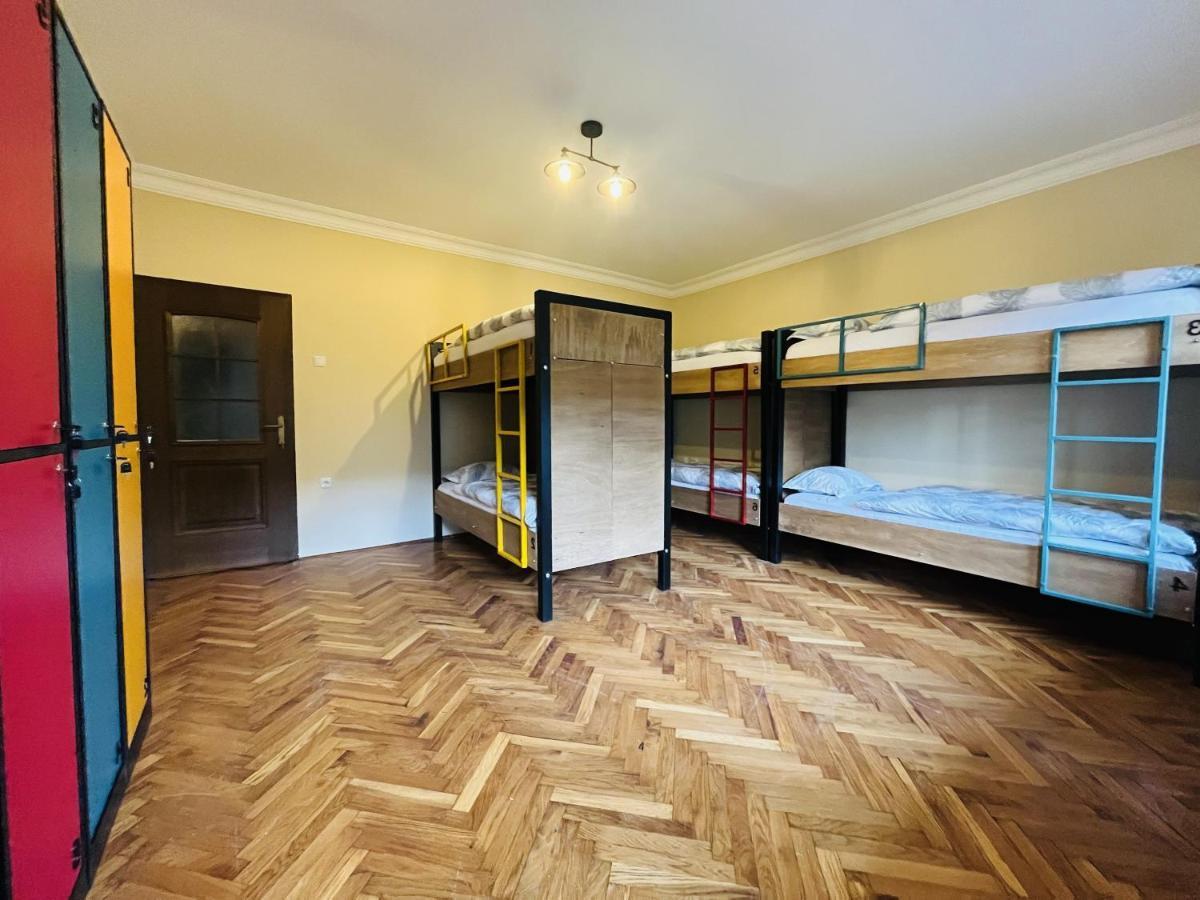 Hostel Prishtina Backpackers プリシュティナ エクステリア 写真