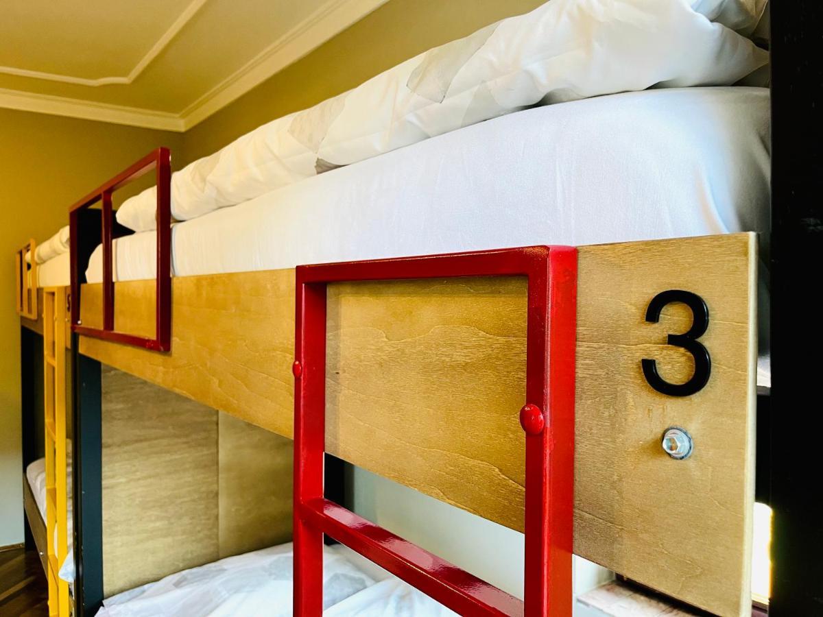 Hostel Prishtina Backpackers プリシュティナ エクステリア 写真